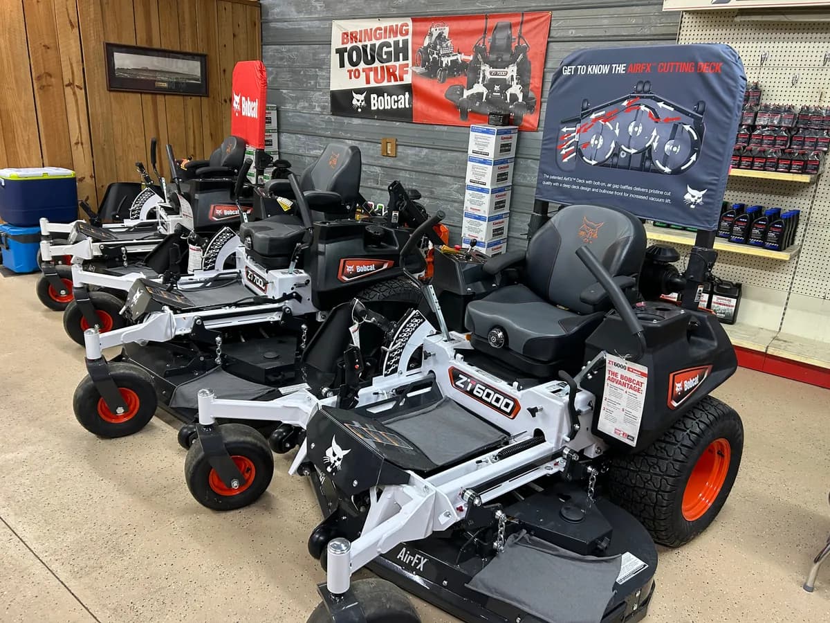 Bobcat mowers with AirFX cutting deck display